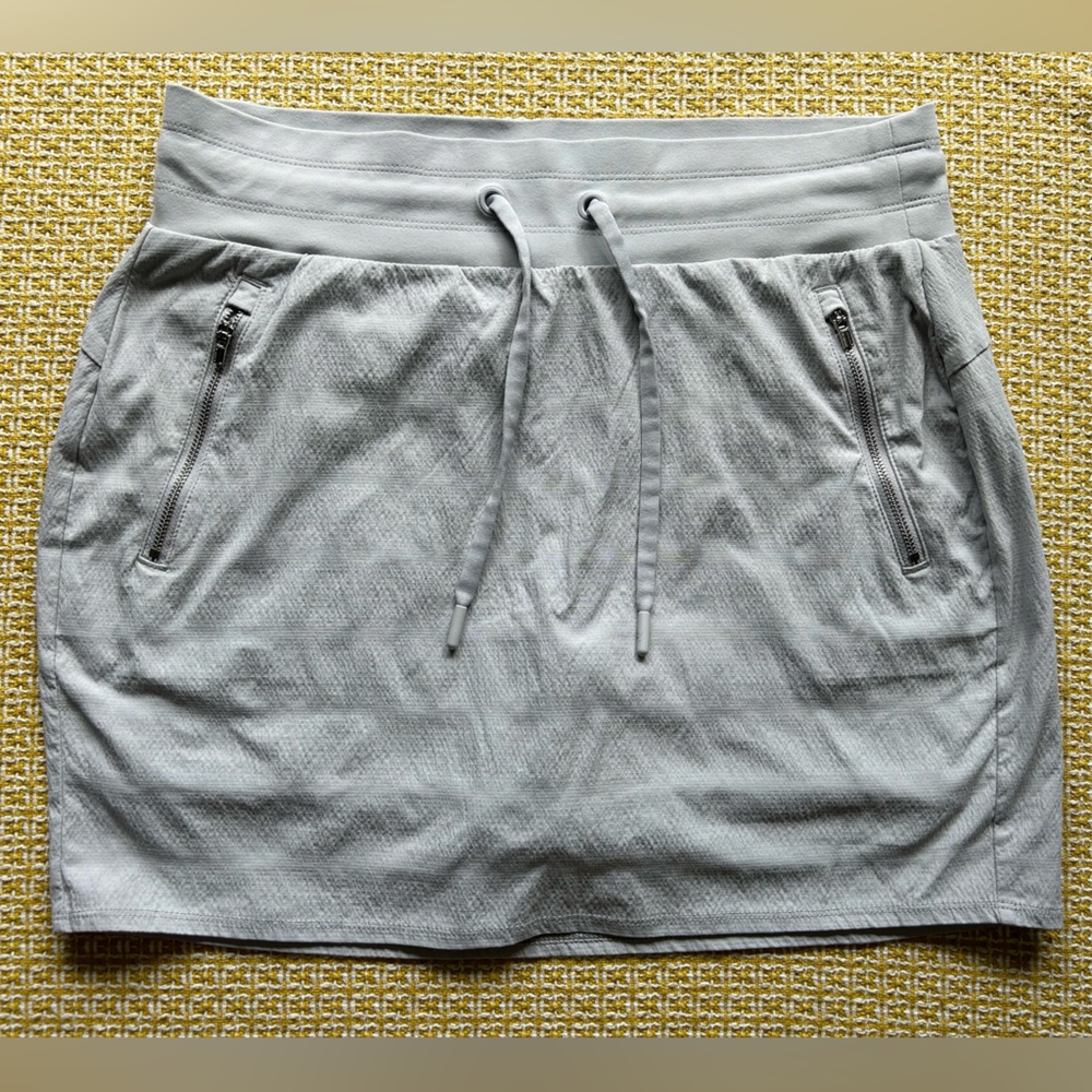 Athleta Trekkie North Skort Skirt in Light Grey